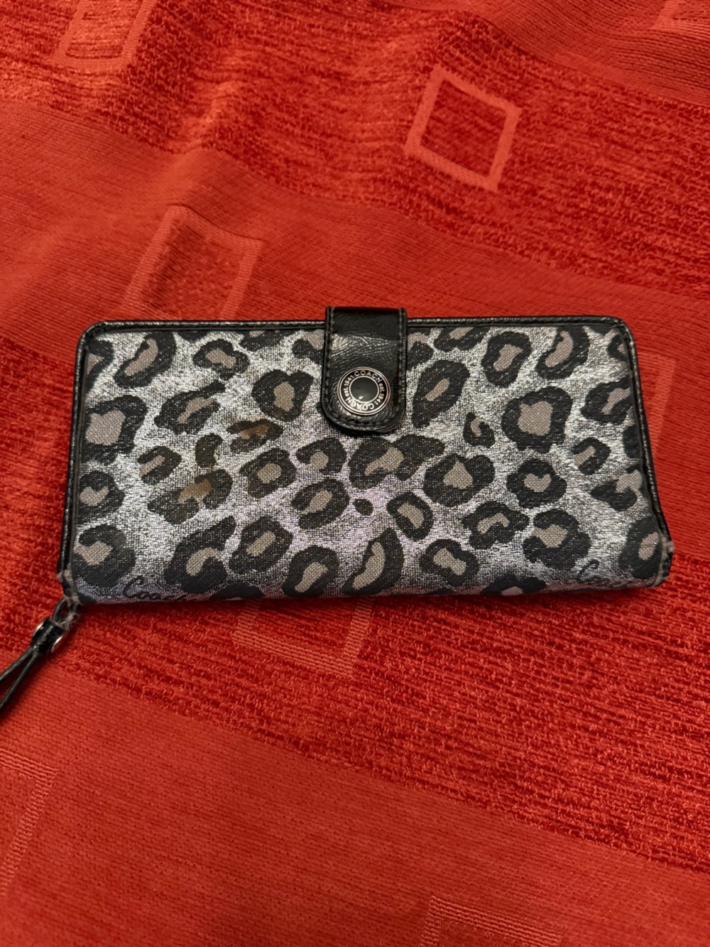 Leopard Print Silver & Black Women's Wallet - zip around and Glitter